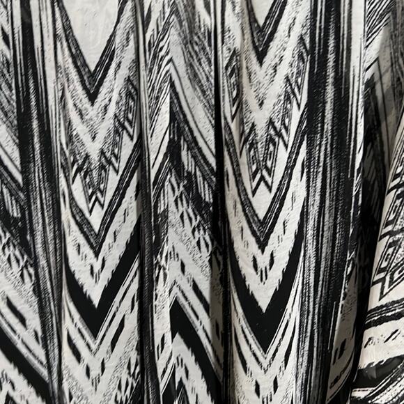 Iz Byer Short Flowing Sleeve Blouson Top White Black Medium Like new - Picture 2 of 7